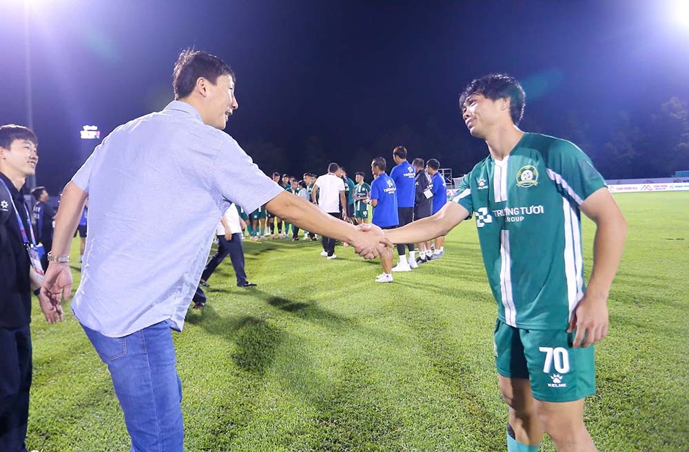 Công Phượng ghi nhiều bàn thắng nhất V-League 2 vẫn bị loại