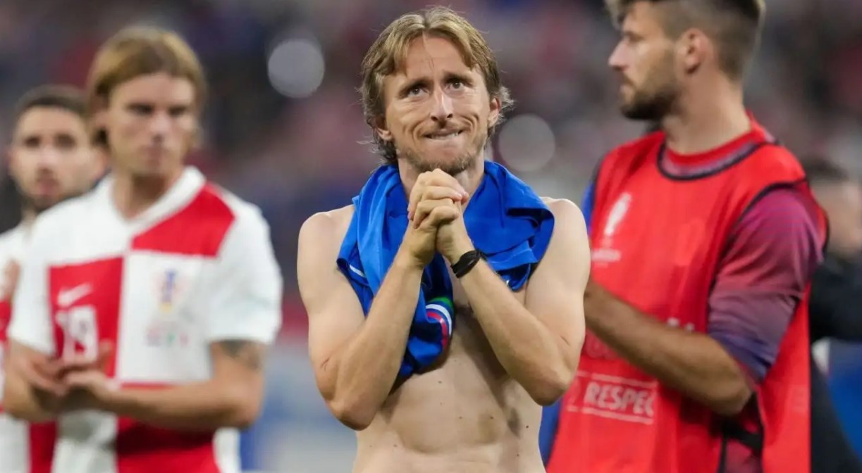 Luka Modrid lập kỷ lục trong ngày buồn của Croatia.