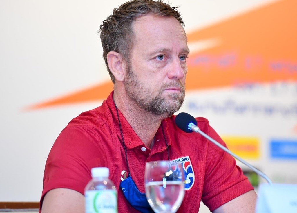 HLV Mano Polking HLV Mano Polking trả lời họp báo trước trận gặp Lion City Sailors