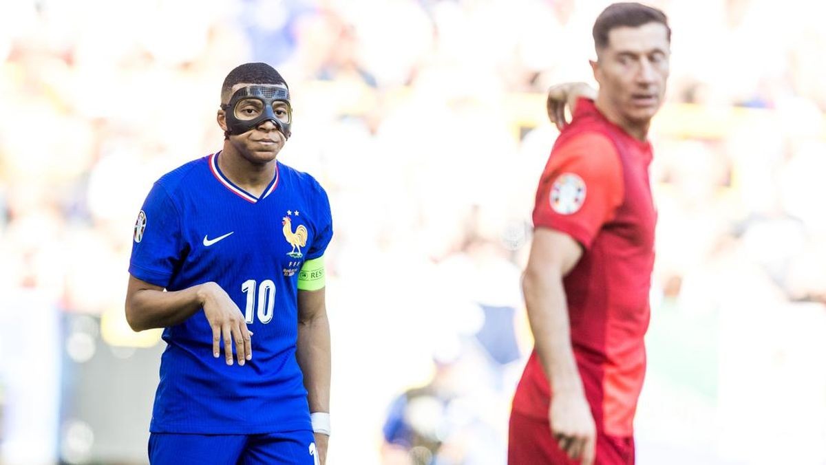 Mbappe gọi Lewandowski là thằng chó đẻ